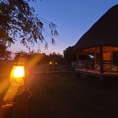 Songbird Safari Lodge & Campsite Katunguru Exteriör bild