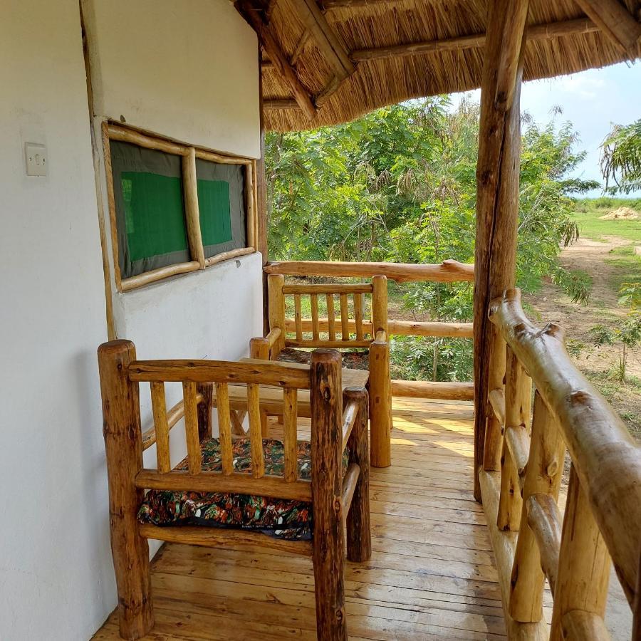 Songbird Safari Lodge & Campsite Katunguru Exteriör bild