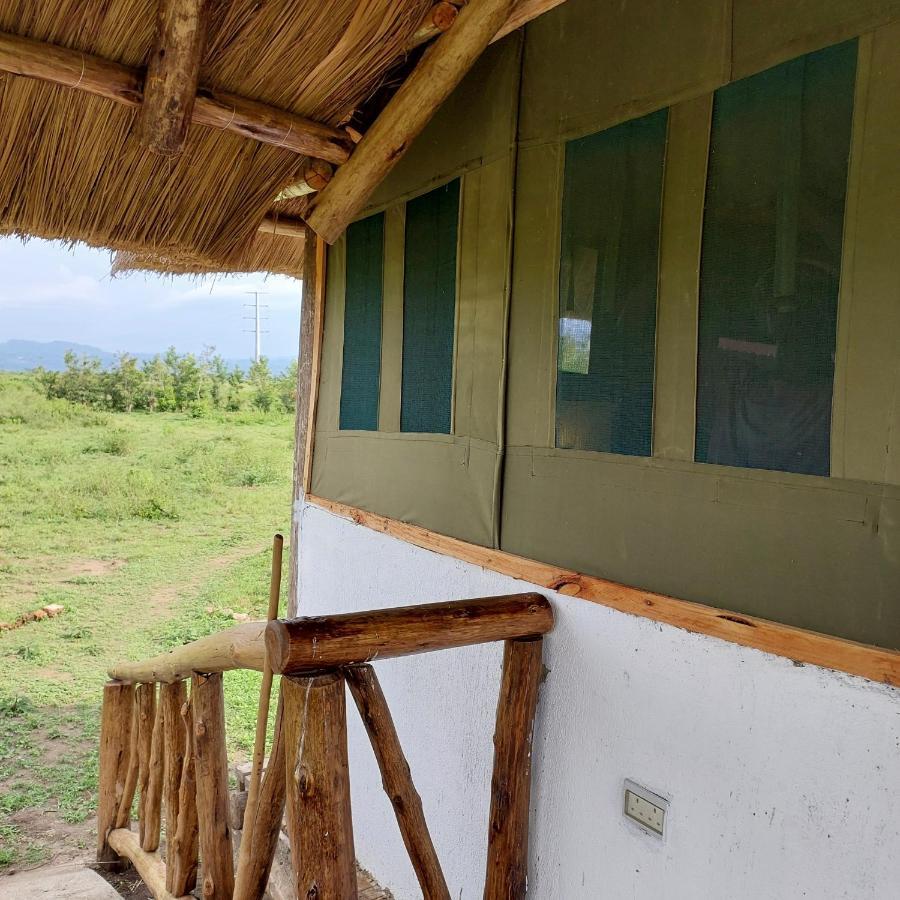 Songbird Safari Lodge & Campsite Katunguru Exteriör bild