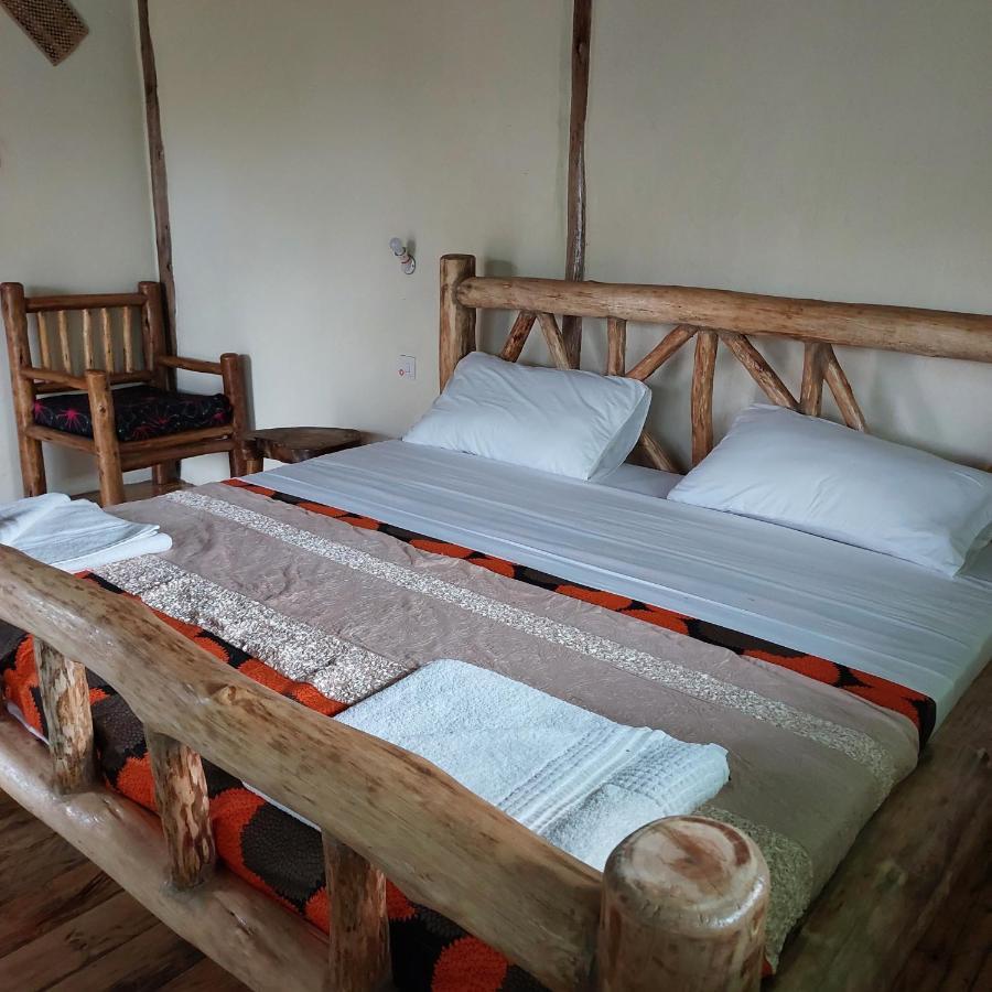 Songbird Safari Lodge & Campsite Katunguru Exteriör bild