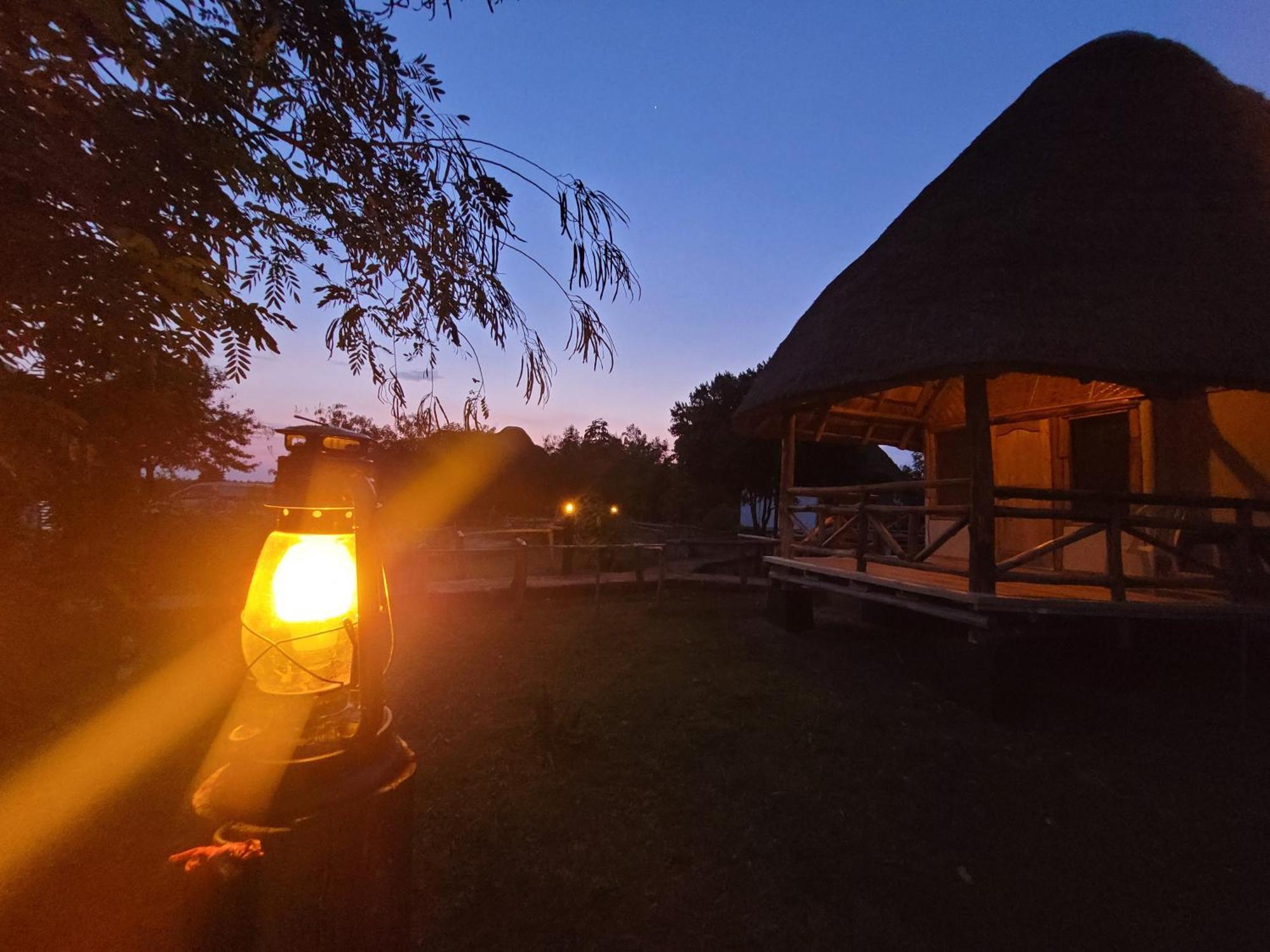 Songbird Safari Lodge & Campsite Katunguru Exteriör bild