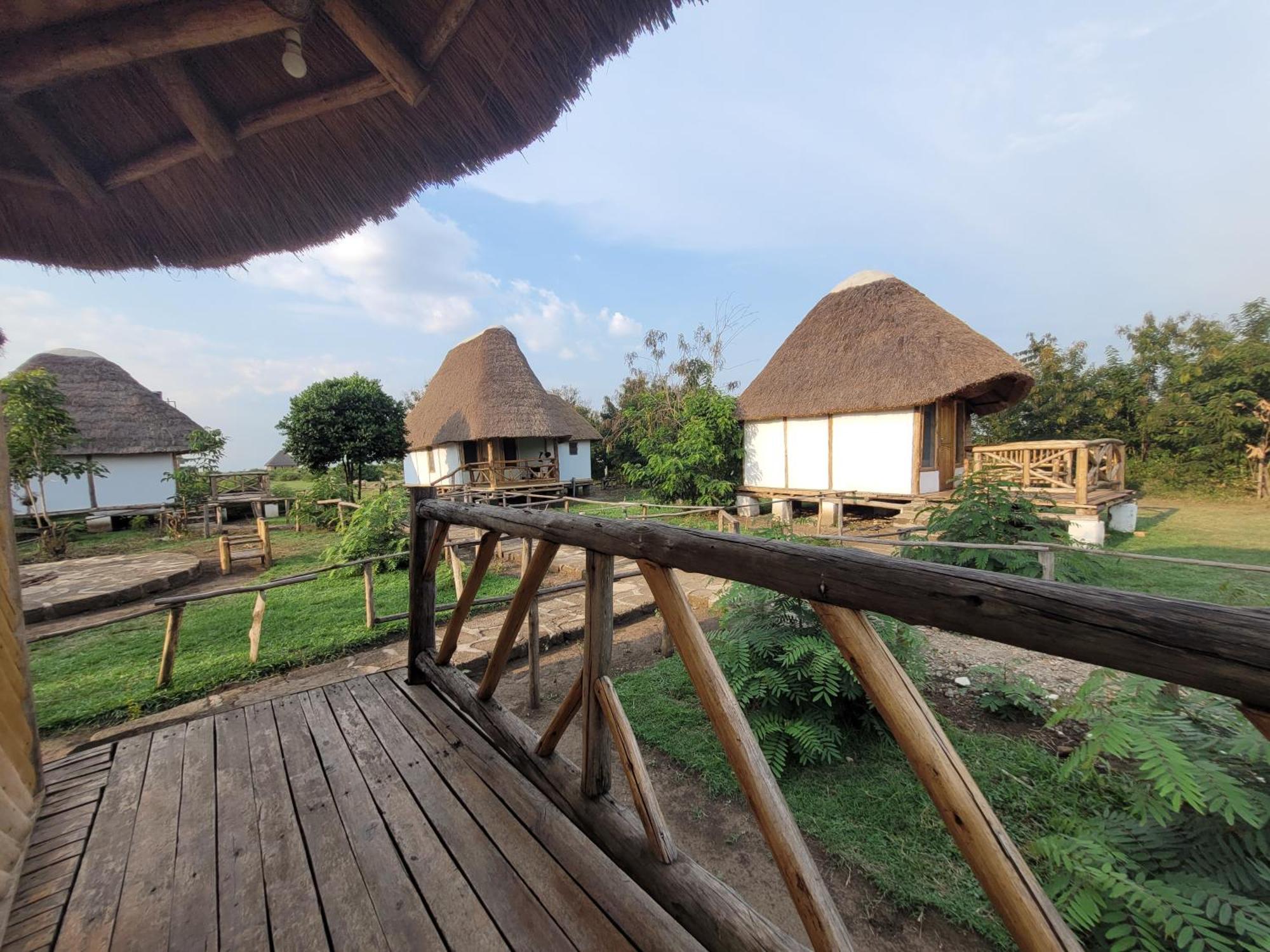 Songbird Safari Lodge & Campsite Katunguru Exteriör bild