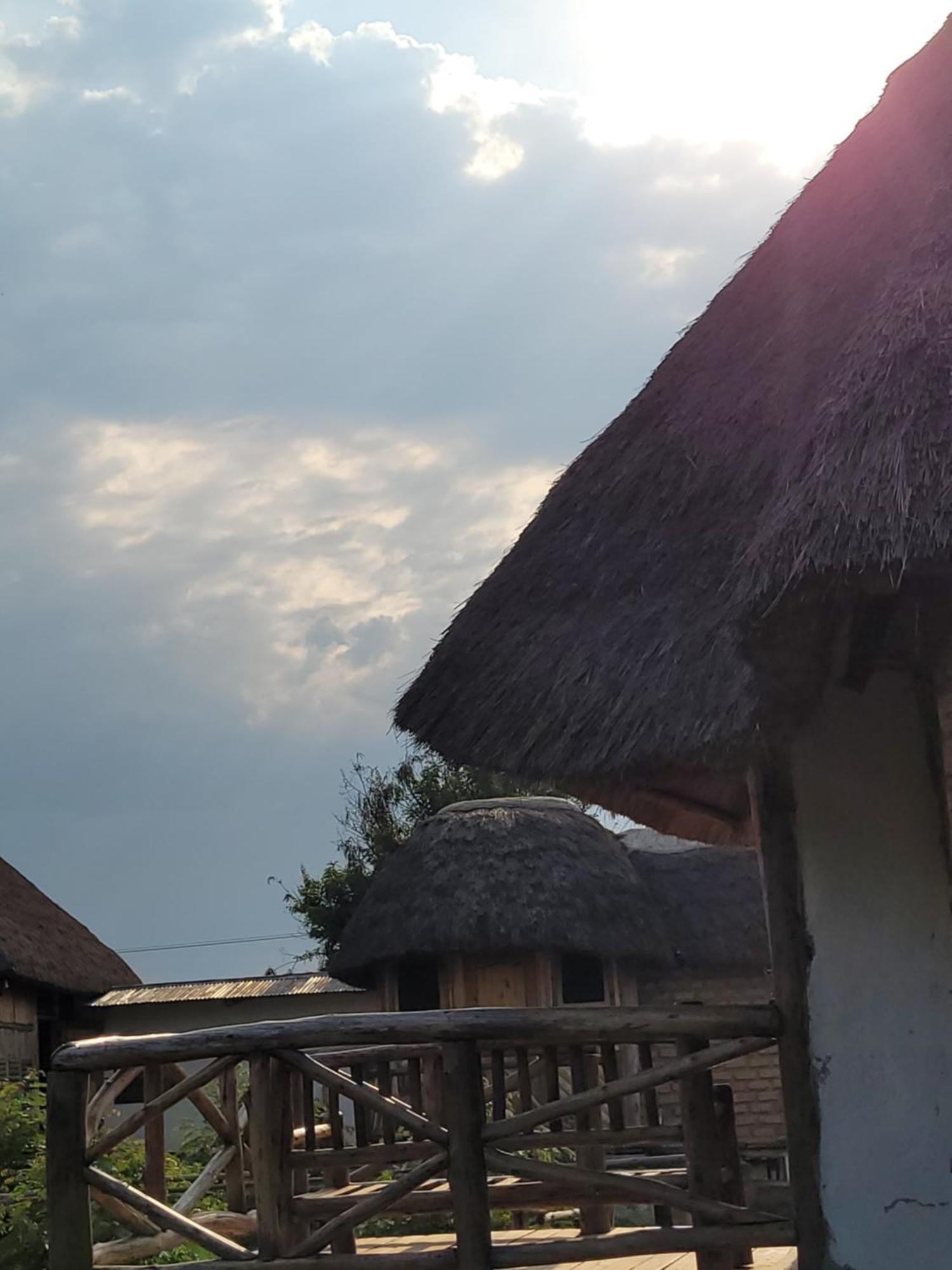 Songbird Safari Lodge & Campsite Katunguru Exteriör bild