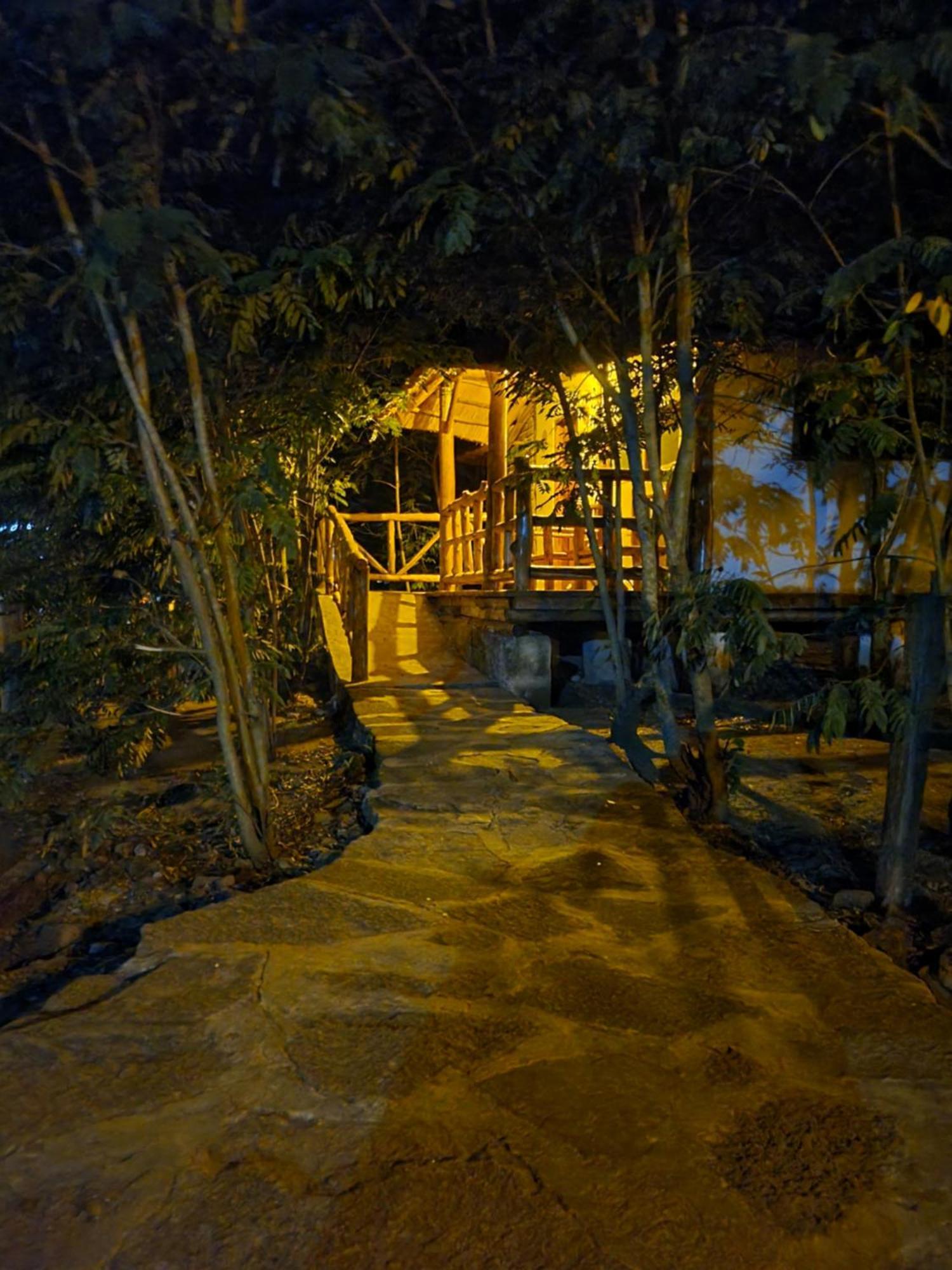 Songbird Safari Lodge & Campsite Katunguru Exteriör bild